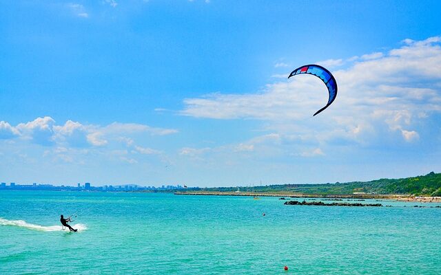 Gør din sommer sjovere med et kitesurfing eventyr på Amager